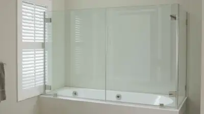 Badewannenabtrennungen aus Glas